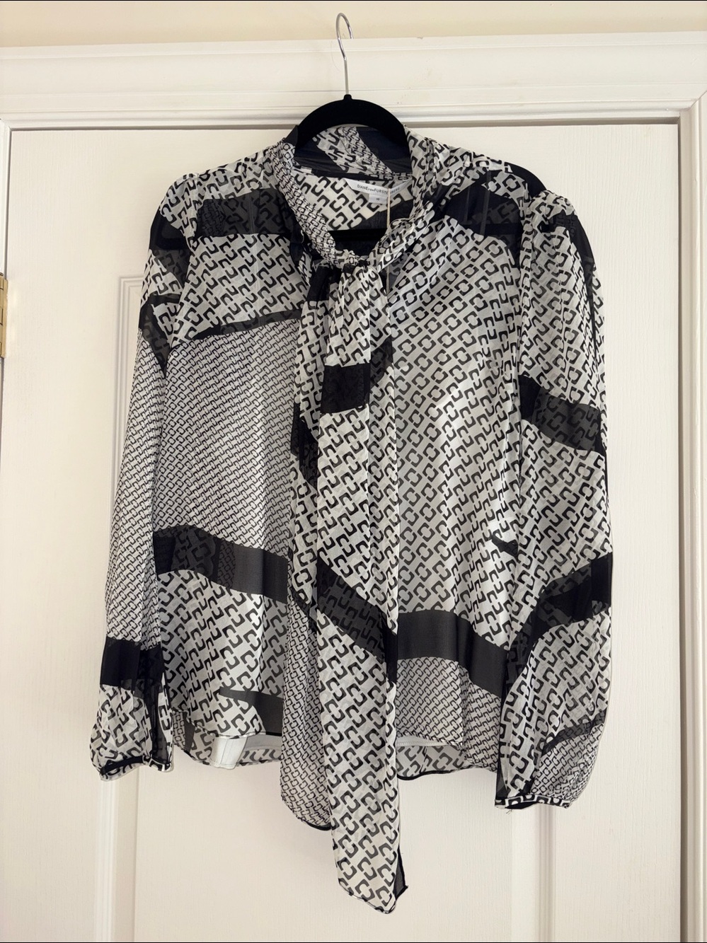 Diane Von Furstenberg Black & White Geometric Tie-Neck Blouse